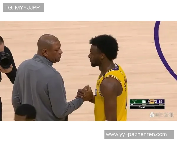 外线“双核”轮流发力，湖人客场大胜雄鹿